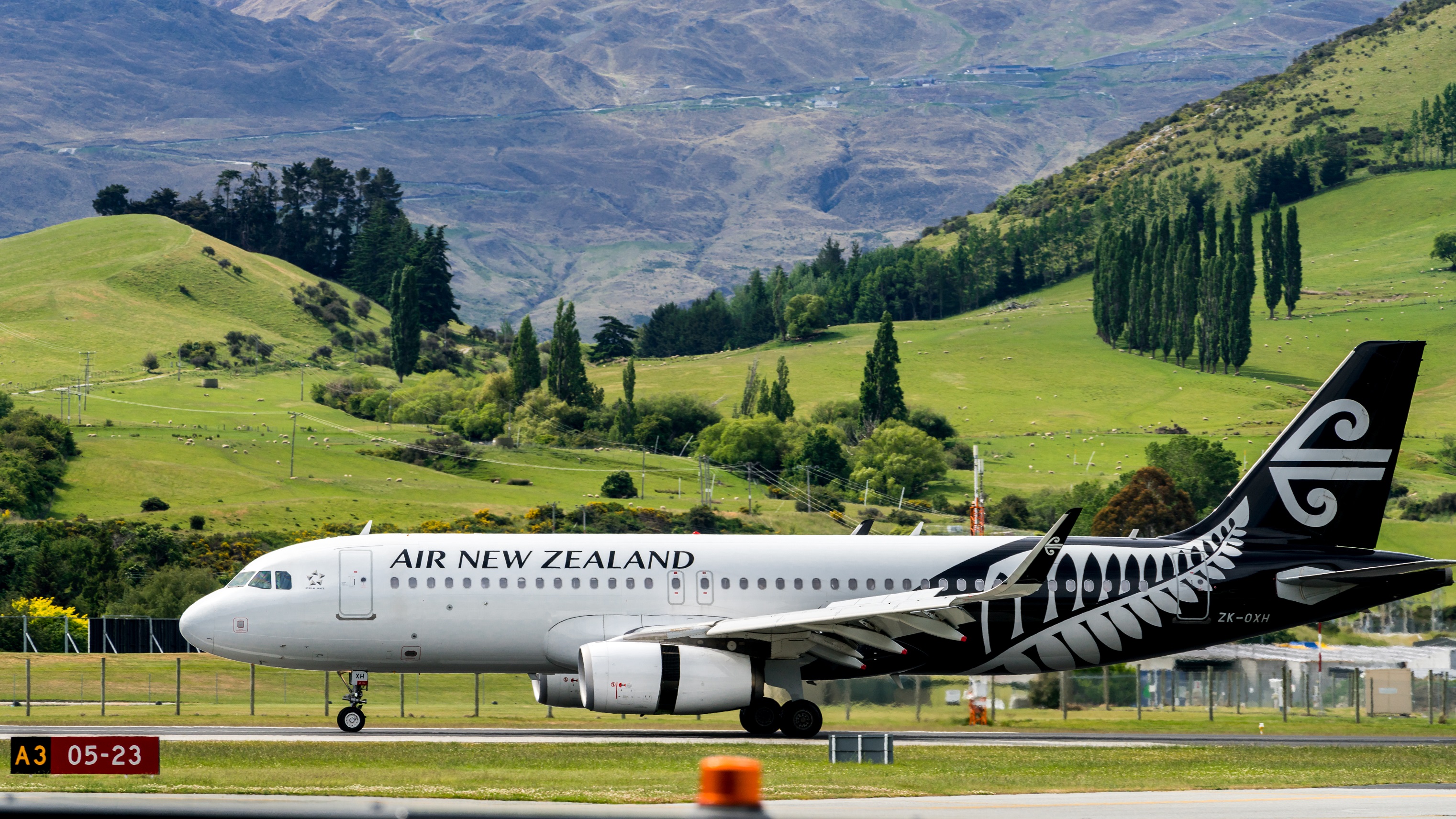 Air new zealand. Эйр новая Зеландия. New Zealand авиакомпания. Air New Zealand plane. Аэропорт Квинстаун новая Зеландия.